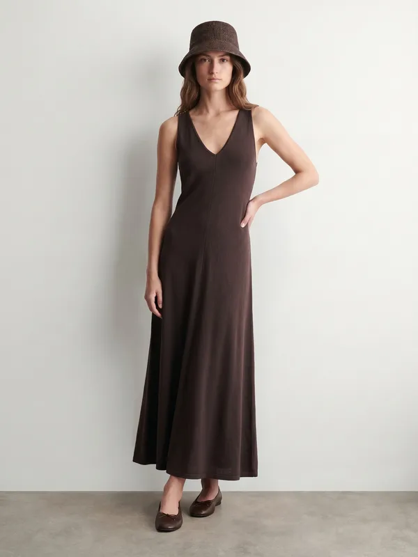 Editorial, knit maxi dress, raffia hat